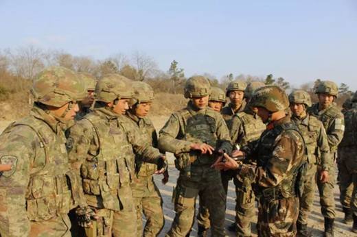 Chinese army uses starry sky camouflage and new vests and helmets