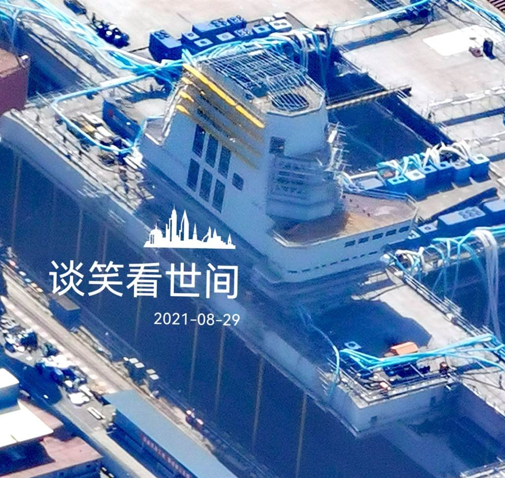 Type 003 Carrier's First Electromagnetic Catapult Being Installed