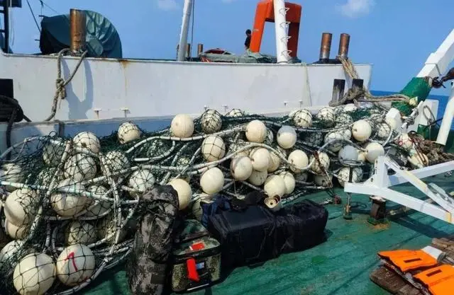 Retrait volontaire des filets d’obstruction par la garde côtière chinoise le 23 septembre